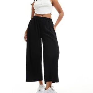 Oak + Fort black plissé culottes - size S